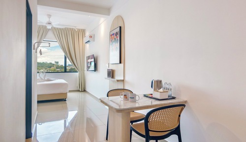 Comfort Studio, 1 Queen Bed, Non Smoking, City View