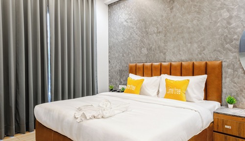 Standard Studio, 1 King Bed, City View