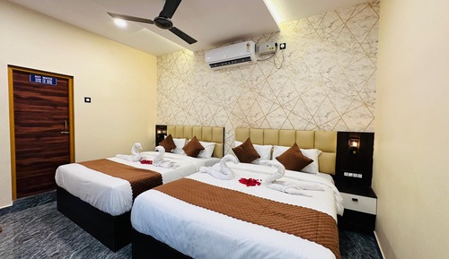 Luxury Quadruple Room, Balcony, Pool View