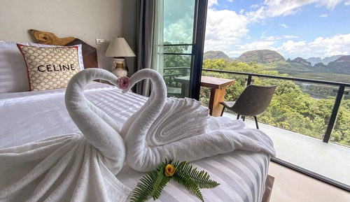 Grand Panoramic View Suite