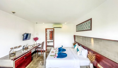 Studio Double Balcony Pool View - Free Bus Station Pickup