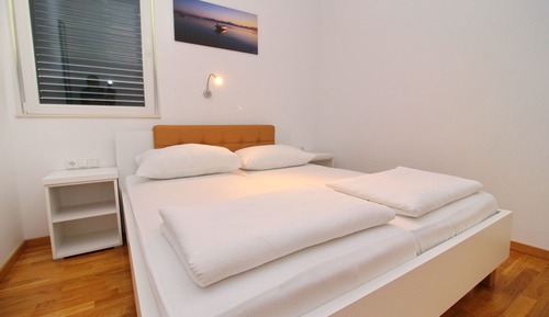 Apartment (One-Bedroom Apartment with Terrace an)