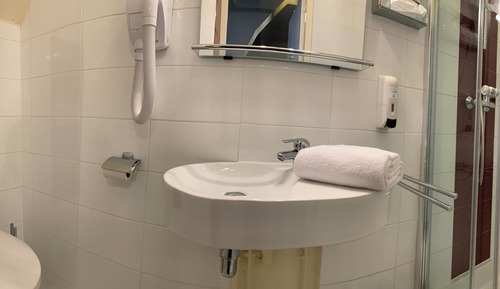 Standard Room, 1 Queen Bed