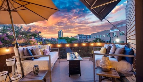 Deluxe Condo, 2 Bedrooms, Kitchen, City View