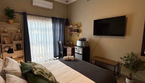 Deluxe Room, 1 Queen Bed