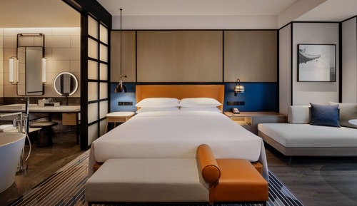 Deluxe Room, 1 King Bed, Non Smoking, City View