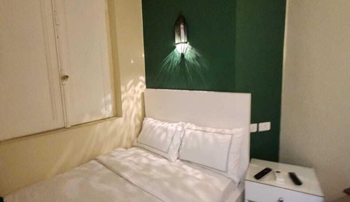 Basic Single Room, Sheard Bathroom