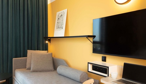 Family Studio (4 People)