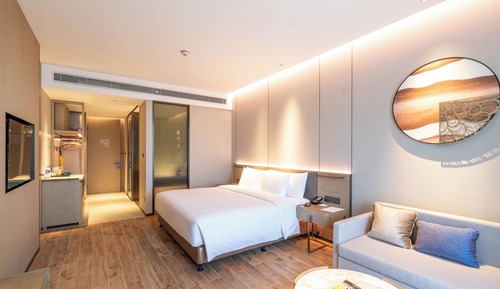 Deluxe King Room with Garden View