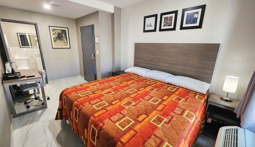 Deluxe Room, 1 King Bed, Smoking