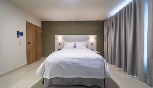 Premium Double Room, Private Bathroom, Garden View (One Queen Room 2.04)