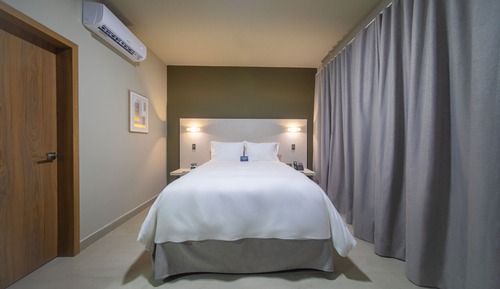Premium Double Room, Private Bathroom, Garden View (One Queen Room 1.01)