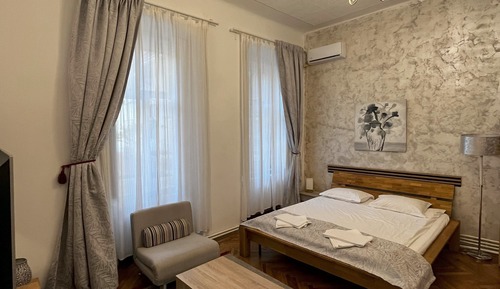 Deluxe Studio Suite, Courtyard View