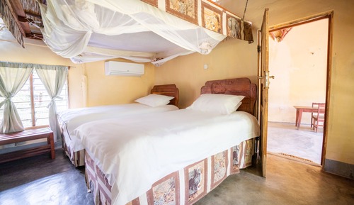 Family Chalet, 2 Twin Beds, Private Bathroom, Lakeside