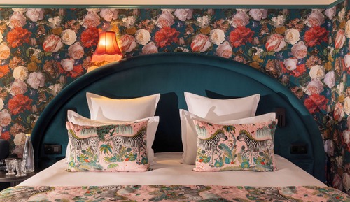 Family Room (with Spa access)