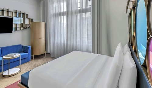 Cool Corner Room, Room, 1 King Bed, Non Smoking, City View