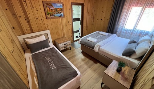 Family Condo, Balcony