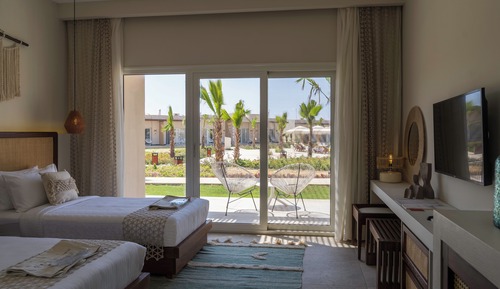 Design Twin Room, Pool View