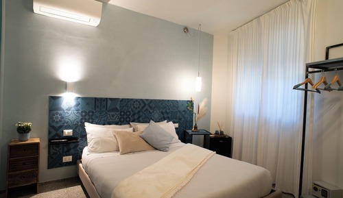 Junior Double Room, Private Bathroom, City View