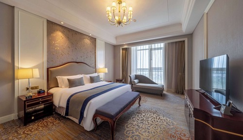 Classic Suite, 1 King Bed, Non Smoking (Deluxe)