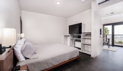 Studio, 1 King Bed, Kitchen