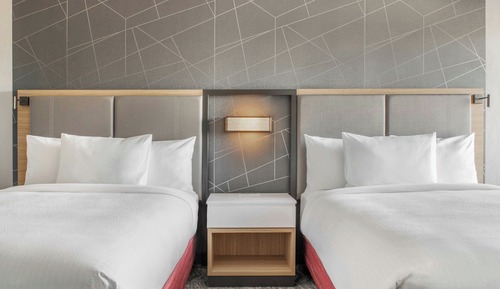 Suite, 2 Queen Beds (Mobility/Hearing Access, Roll-in Shwr)