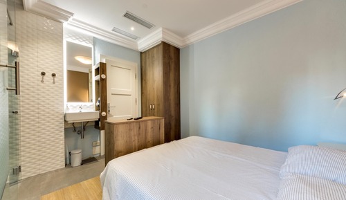 City Room, 1 Queen Bed