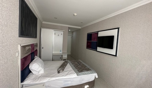 Standard Twin Room, City View