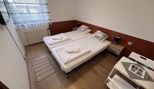 Standard Room, 1 Queen Bed