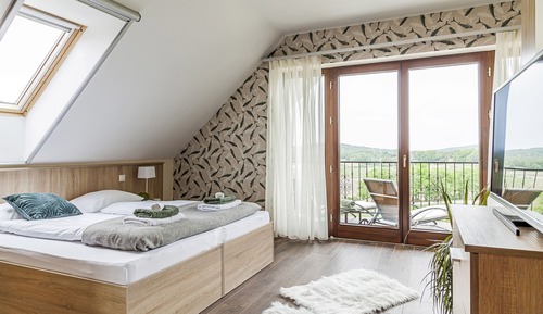 Panoramic Studio, Lake View