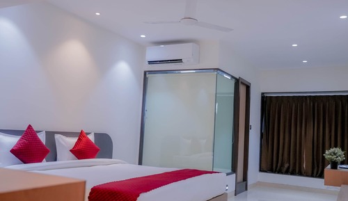 Deluxe Room, 1 King Bed, City View, Lakeside