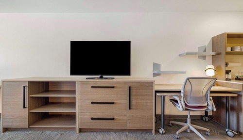 Suite, 1 King Bed, Accessible (Hearing)