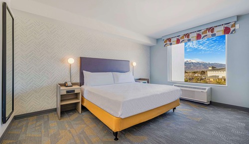 Room, 1 King Bed, Accessible, Mountain View (Roll-In Shower)