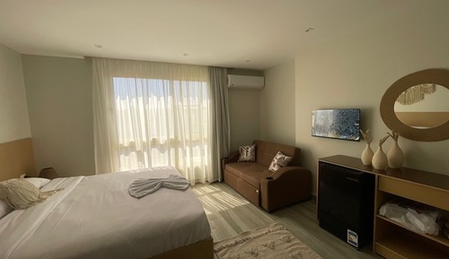 Superior King room with Pyramids View