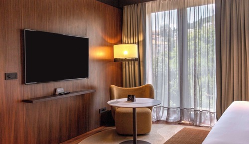 Room, 1 King Bed, Corner