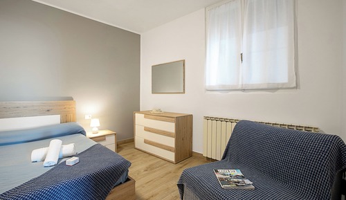 Family House, 1 Bedroom, Mountainside (Lake View Terrace Over The Borromean)