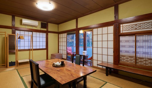 Traditional Room, Smoking, Shared Bathroom