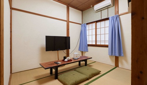 Traditional Single Room, Smoking, Shared Bathroom