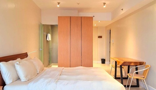 Luxury King Studio w/Partial Bayview Netflix