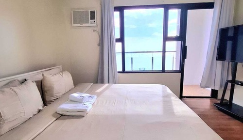Superior King 1 Bedroom w/Balcony Bayview Netflix
