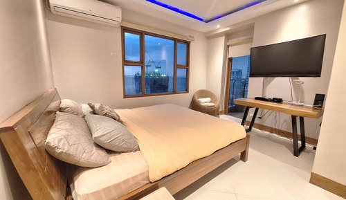 Luxury Premium King Suite 2 Bedroom w/Balcony Bayview Netflix