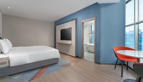 Suite, 1 King Bed