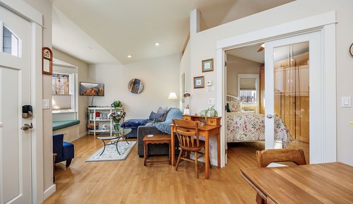 City Bungalow, Garden Area