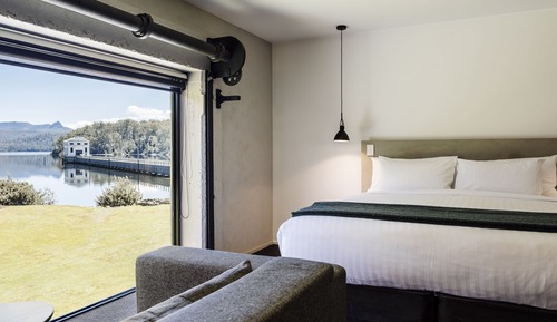 Standard Room, 1 King Bed, Bathtub, Lake View