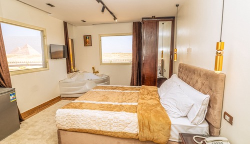 King Suite with Jacuzzi Pyramids View