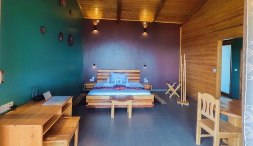 Deluxe Double Room, 1 King Bed, Lake View