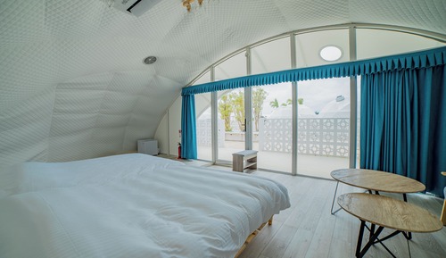 Superior Dome (Outside Hot Tub, Free Wi-Fi) Non-smoking