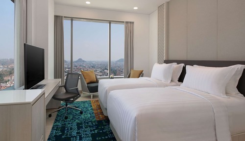Deluxe View Room, Panoramic Scenery, Hollywood Bed
