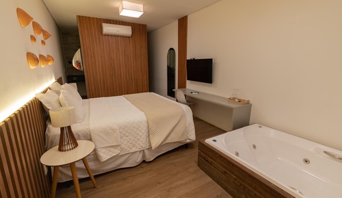 Luxury Room, 1 King Bed, Bathtub, Garden View