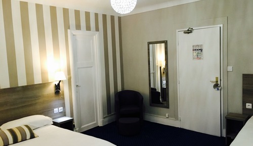 Standard Room, Multiple Beds, Non Smoking, Bathtub